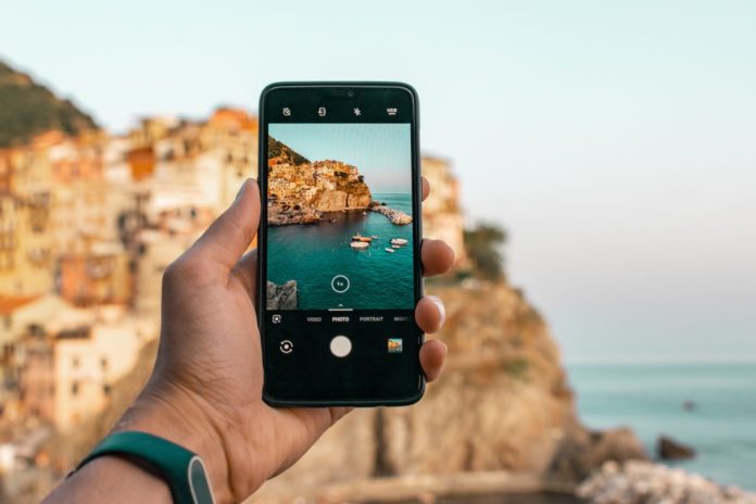 how to post a live photo on Instagram